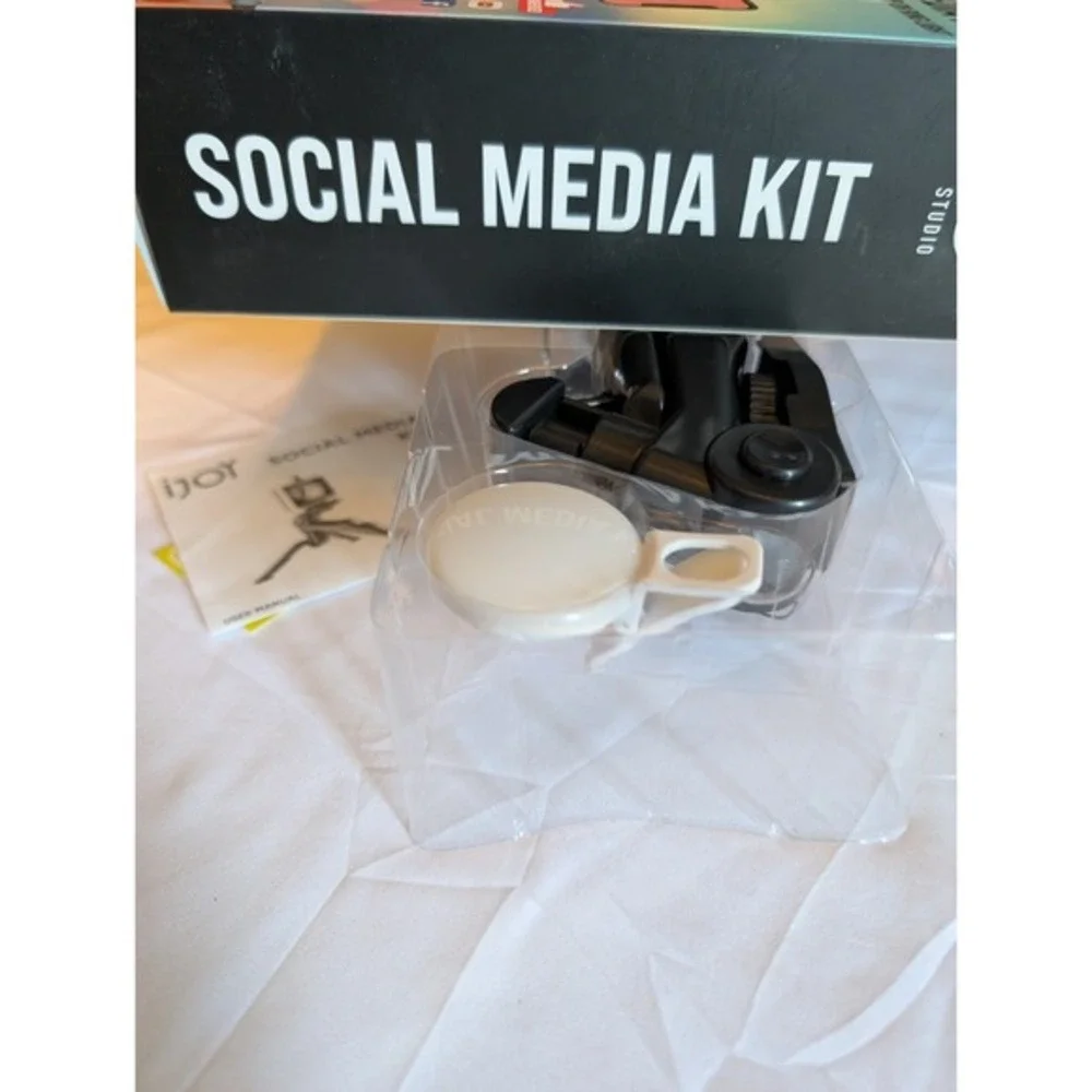 Studio Social Media Kit (3 in 1) Phone Clip + Tripod +‎ Clip on Ring Light